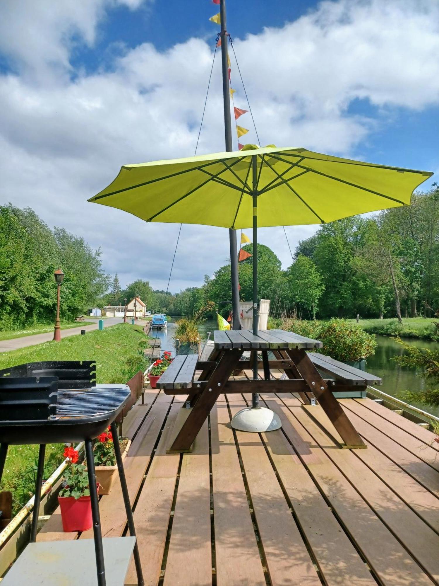 Отель Sur La Somme A Bord De La Peniche Arche De Noe Pont-Remy Экстерьер фото
